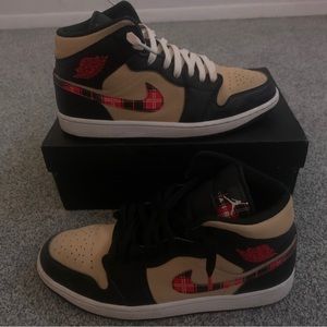 Air Jordan 1 mid SE tartan swoosh